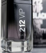 Carolina Herrera 212 Vip Black EDP 100 ml Erkek Parfüm - Görsel 3